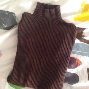 Brown gap turtle neck size small
